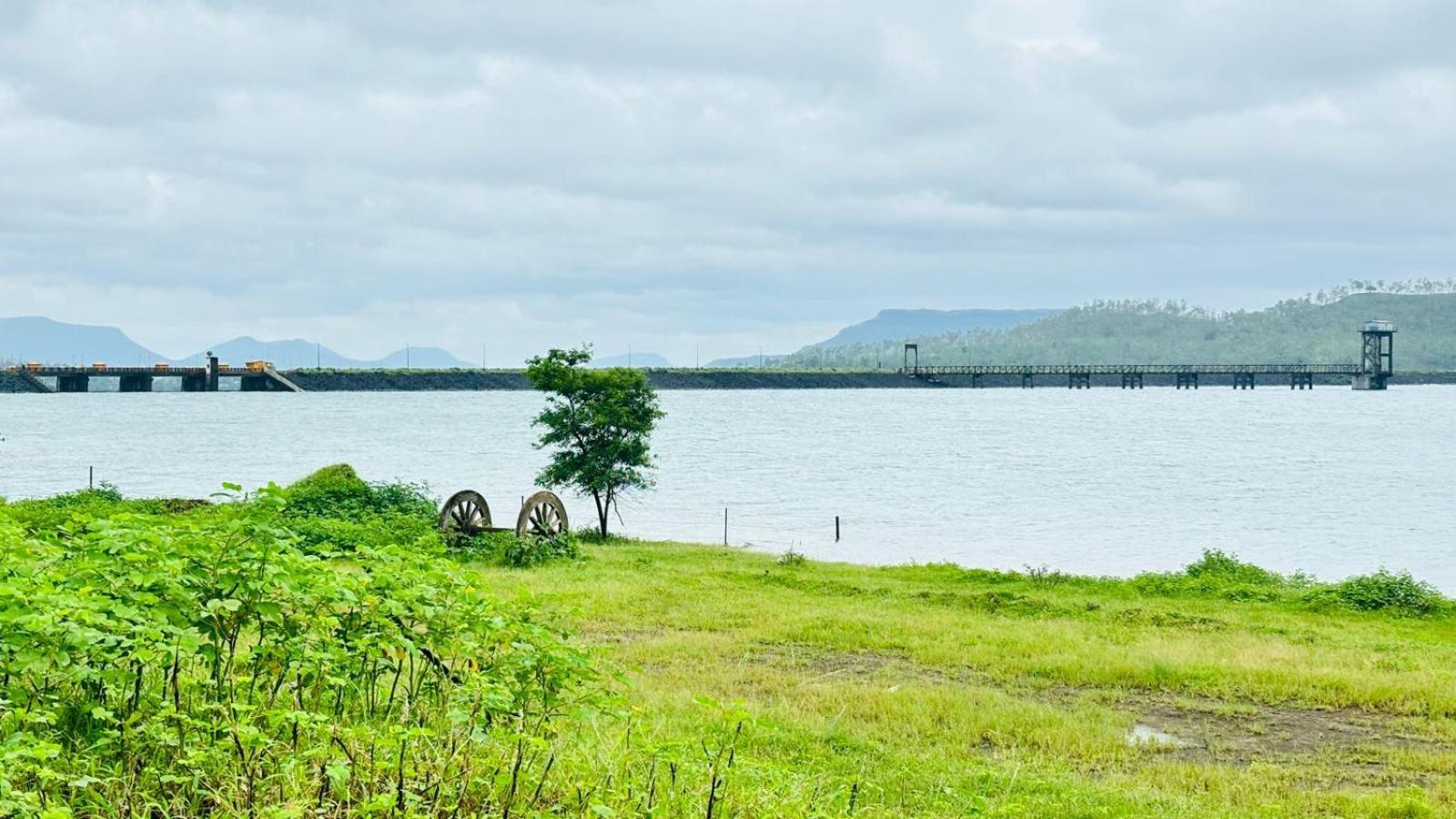 Hotel Mauli Agro Farm Dam View Resort Сатара Экстерьер фото