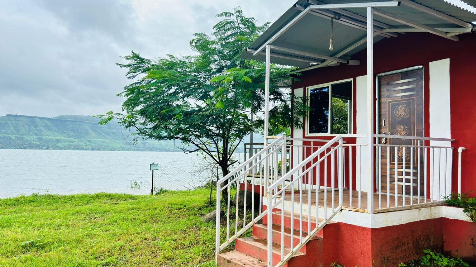 Hotel Mauli Agro Farm Dam View Resort Сатара Экстерьер фото